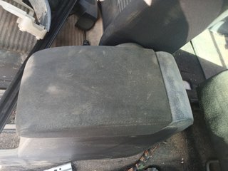 APOYABRAZOS CENTRAL Volkswagen Tiguan (5N1)(11.2007->)