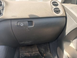 GUANTERA Volkswagen Tiguan (5N1)(11.2007->)