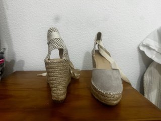 Zapatos cuña Polin et Moi beige/gris