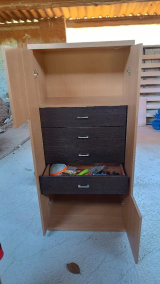 Mueble de comedor de madera