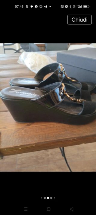Sandali Susimoda neri con dettagli oro