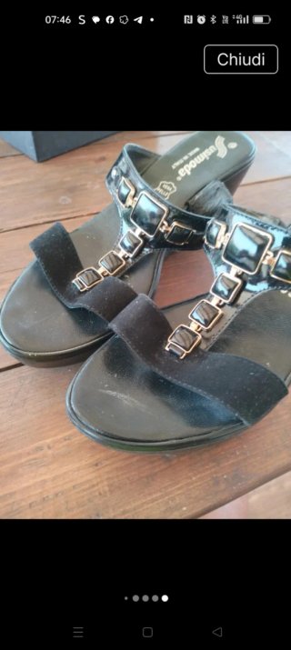 Sandali Susimoda neri con dettagli oro