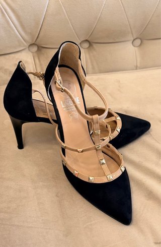 Tacones negros ante y charol nude con tachuelas