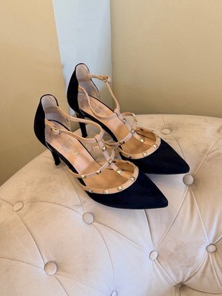 Tacones negros ante y charol nude con tachuelas