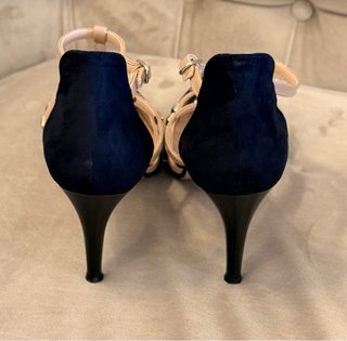 Tacones negros ante y charol nude con tachuelas