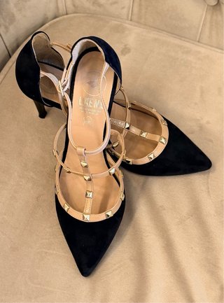 Tacones negros ante y charol nude con tachuelas