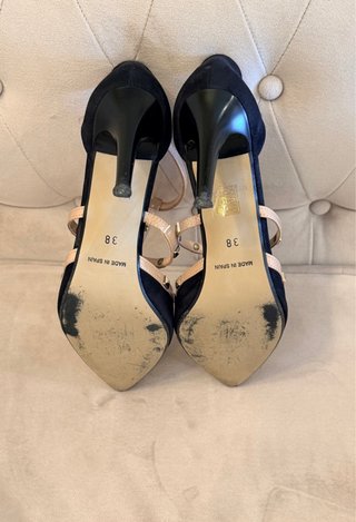 Tacones negros ante y charol nude con tachuelas