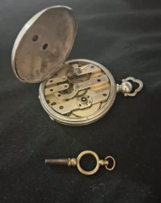 Reloj de bolsillo antiguo Huit Rubis de plata