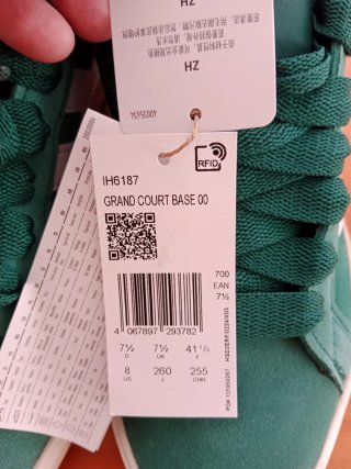 Zapatillas Adidas verdes y blancas