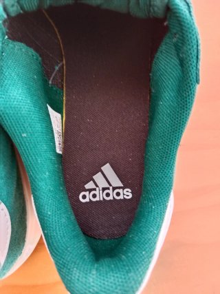Zapatillas Adidas verdes y blancas