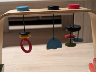 Gimnasio de madera para bebés