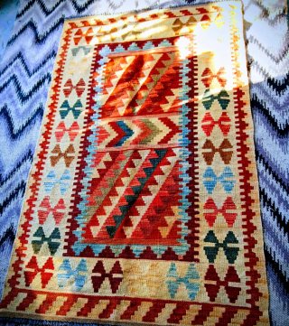 Alfombra lana Kilim beige, azul, roja