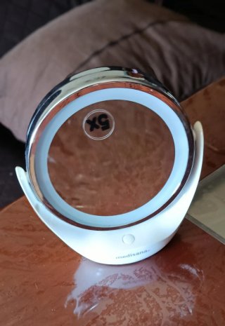 Espejo Aumento Medisana con Luz 5x