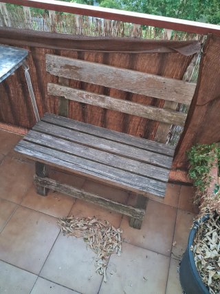 Banco de madera y metal