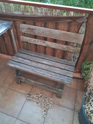 Banco de madera y metal