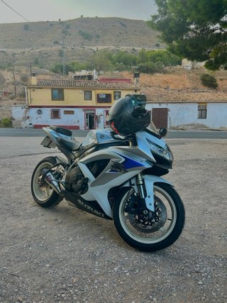 Suzuki gsxr 600 k8