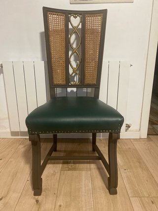 Silla antigua restaurada madera y caña