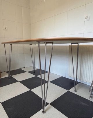Mesa de cocina ovalada beige