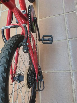 Bicicleta infantil roja