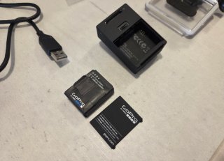 GoPro Hero 3 Plata en perfecto estado y accesorios