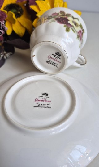 Taza y platillo de porcelana inglesa
