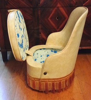 Silloncito descalzador redondo retro con flecos