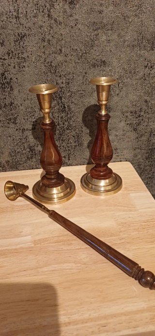 Juego de candelabros de madera y metal