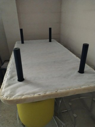 Base tapizada con patas