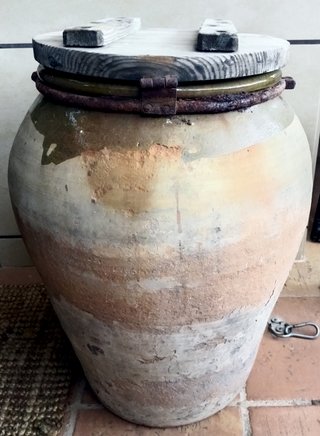 Tinaja antigua de barro 1880 S.XIX tapa madera
