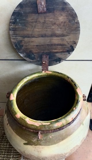 Tinaja antigua de barro 1880 S.XIX tapa madera
