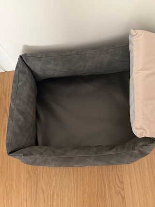 Cama para perro gris y beige