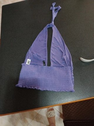 Top corto viola con laccetti