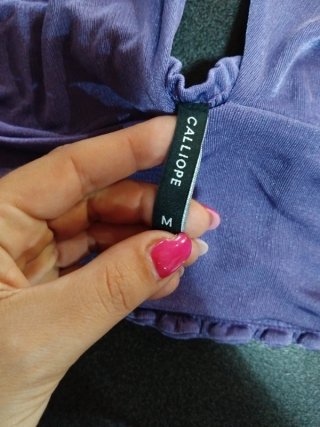 Top corto viola con laccetti