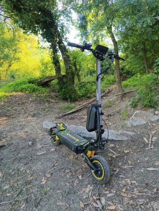 Patinete eléctrico con luces LED