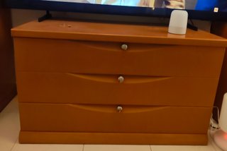 Cajonera salón madera.