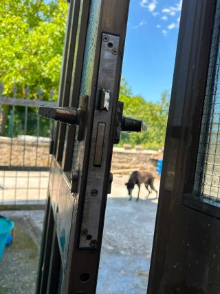 Puerta aluminio doble cristal abatible