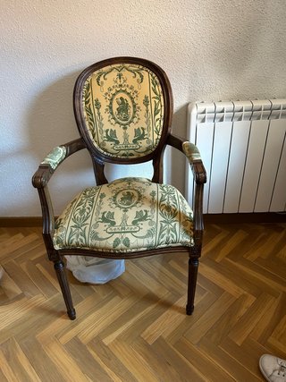 Silla antigua tapizada madera