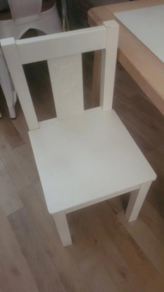 Tavolo per bambini Flisat con sedia in legno