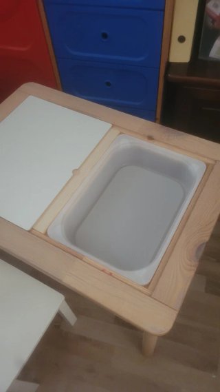 Tavolo per bambini Flisat con sedia in legno