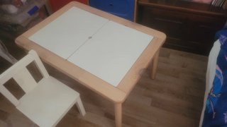 Tavolo per bambini Flisat con sedia in legno