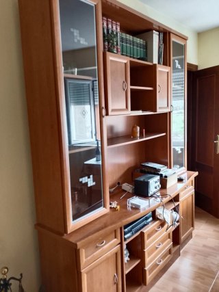 Mobile soggiorno in legno con vetrine