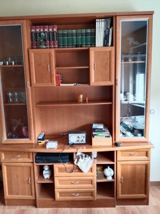 Mobile soggiorno in legno con vetrine