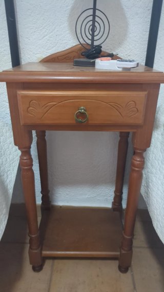 Lote: mesita de noche, cabeceros, muebles baño etc