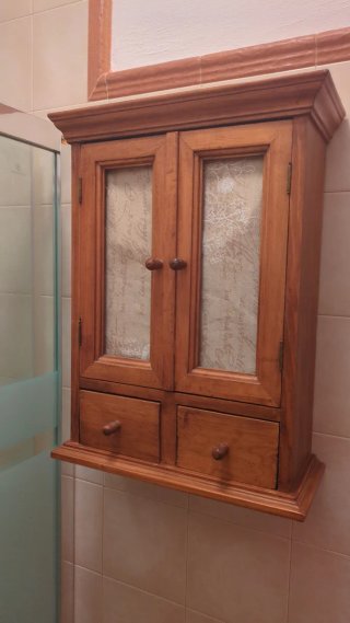 Lote: mesita de noche, cabeceros, muebles baño etc