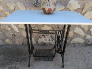 Lote: mesita de noche, cabeceros, muebles baño etc
