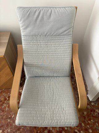 Sillón Poäng madera y tela gris