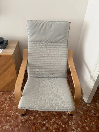 Sillón Poäng madera y tela gris