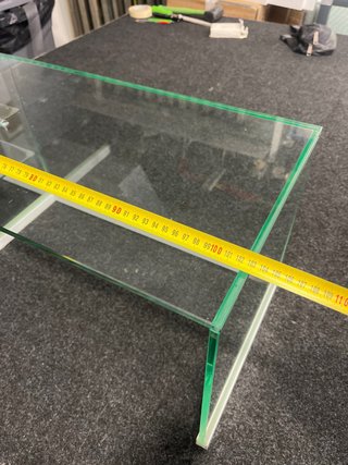 Mostrador de cristal y metal