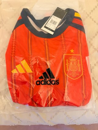 Camiseta Adidas España Talla M y Talla L.