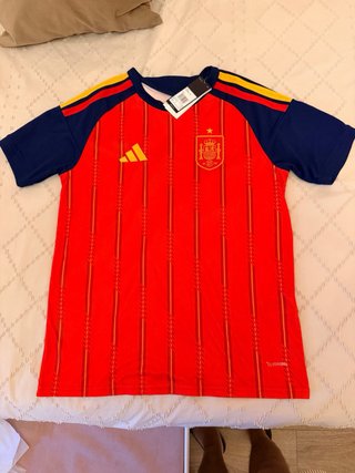 Camiseta Adidas España Talla M y Talla L.
